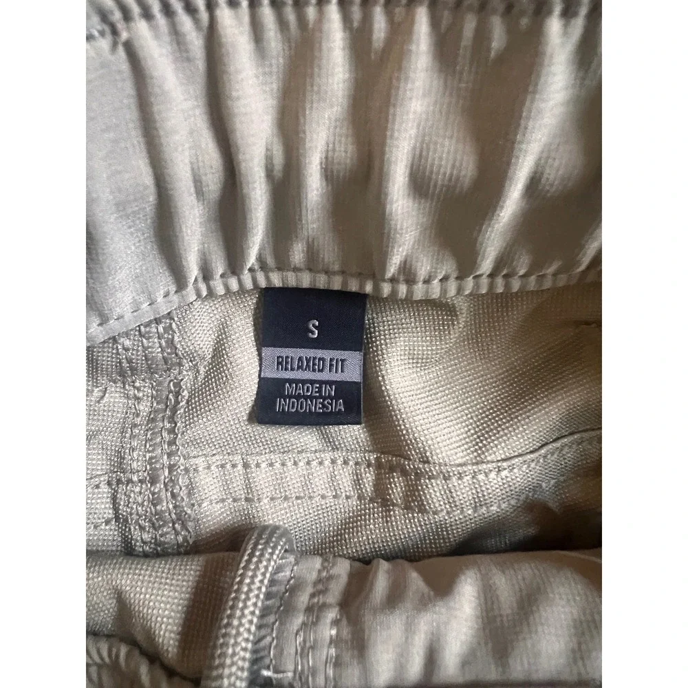 Carhartt Mens Relaxed Fit Khaki Tan Shorts Size S Elastic Waist Utility Pocket